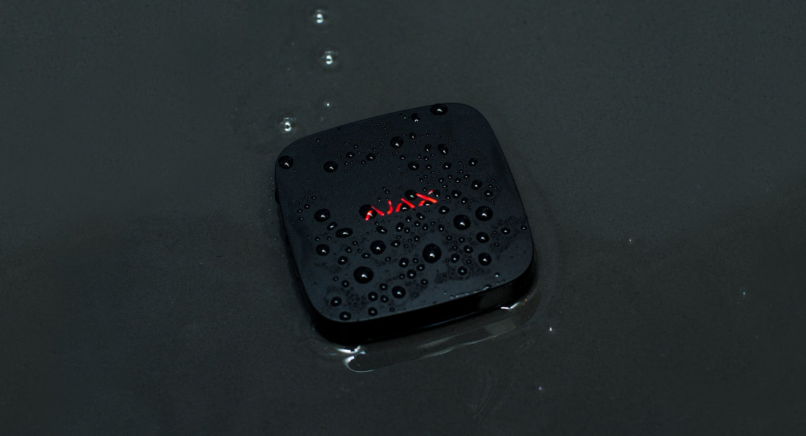 Detector Wireless Inundatii AJAX LeaksProtect, soluția ideală pentru protecția locuinței tale împotriva daunelor de apă.