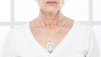 Buton de panica wireless, AJAX Button purtat cu ușurință, ideal pentru siguranța seniorilor.