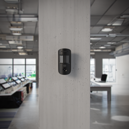 Detector PIR wireless cu Camera foto AJAX MotionCam, ideal pentru securizarea locuinței moderne.
