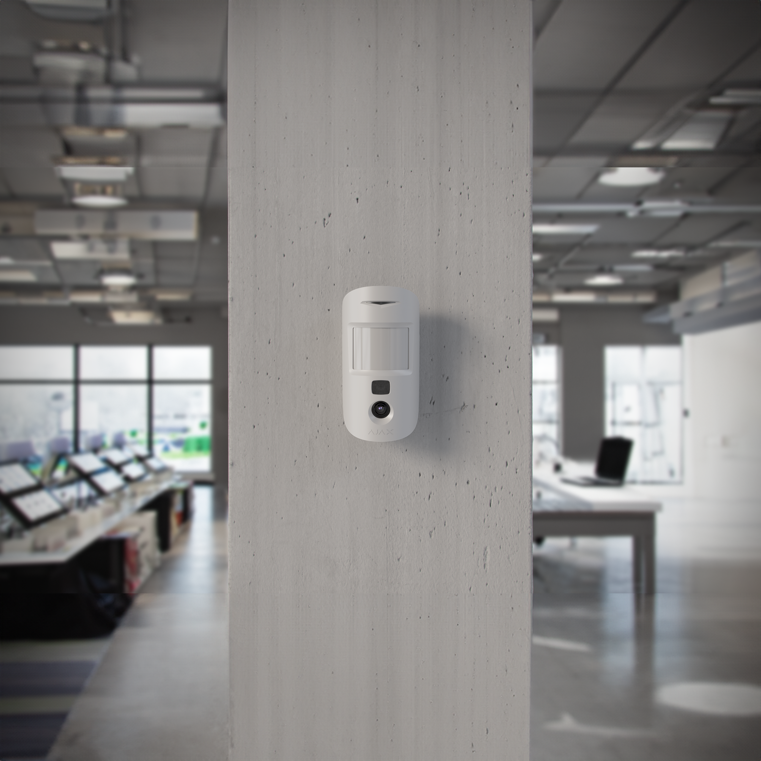 Detector PIR wireless cu Camera foto AJAX MotionCam montat pe perete, ideal pentru securizarea locuinței.
