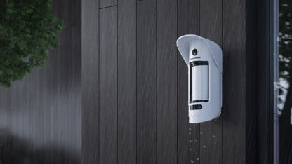 Detector PIR wireless cu verificare foto la alarma, AJAX MotionCam Outdoor PhOD, ideal pentru securitatea locuinței.